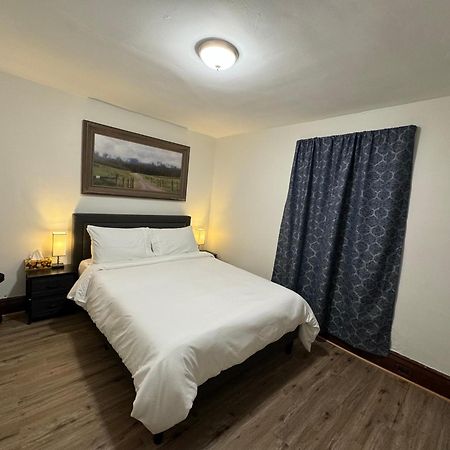 ניאגרה פולס Comfy Getaway, 5 Bed, Sleeps 9, Walk To Falls! מראה חיצוני תמונה